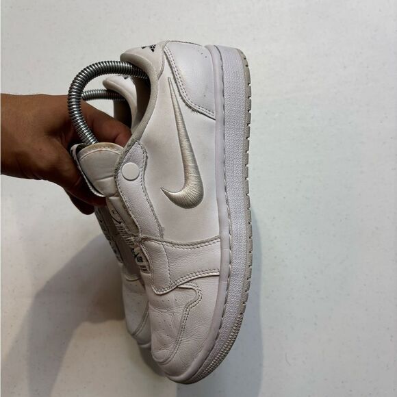 Women’s White Nike Jordan Retro 1 Low Slip On Sneakers Shoes Size 8 Y2K Gym Run - Picture 4 of 7